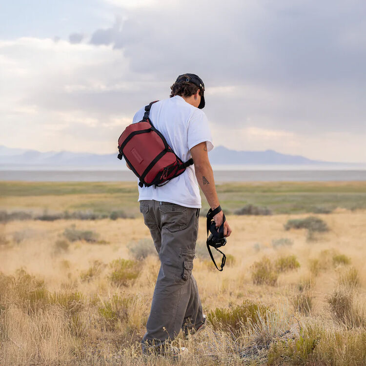 ROGUE Sling 9L Rhone Burgundy