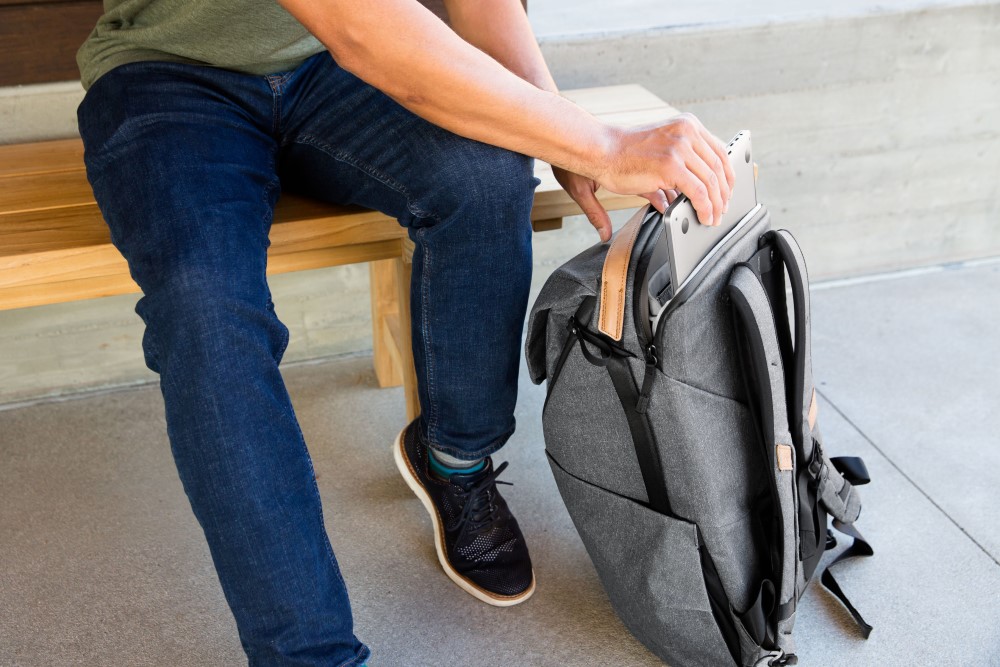 Everyday Backpack 30L v2 - Charcoal PFAS Free