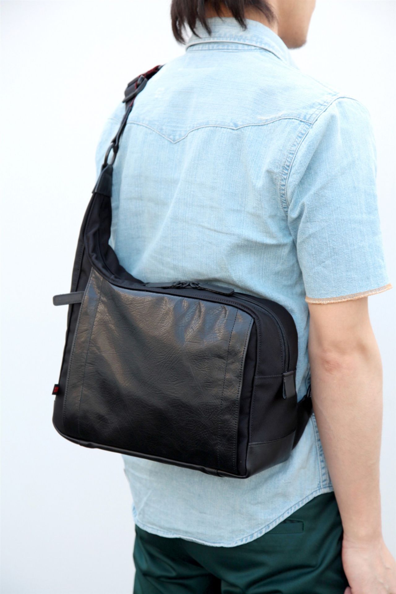RR4-05C Leather Casual Camera Sling Bag