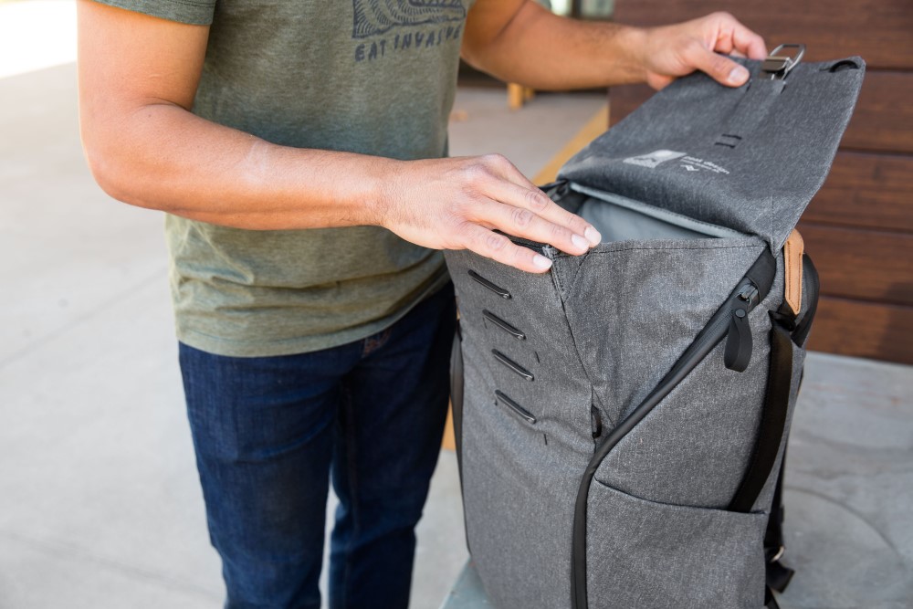 Everyday Backpack 30L v2 - Charcoal PFAS Free