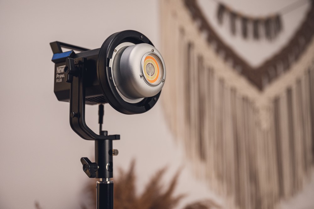 LED Leuchte RGB Pravaha