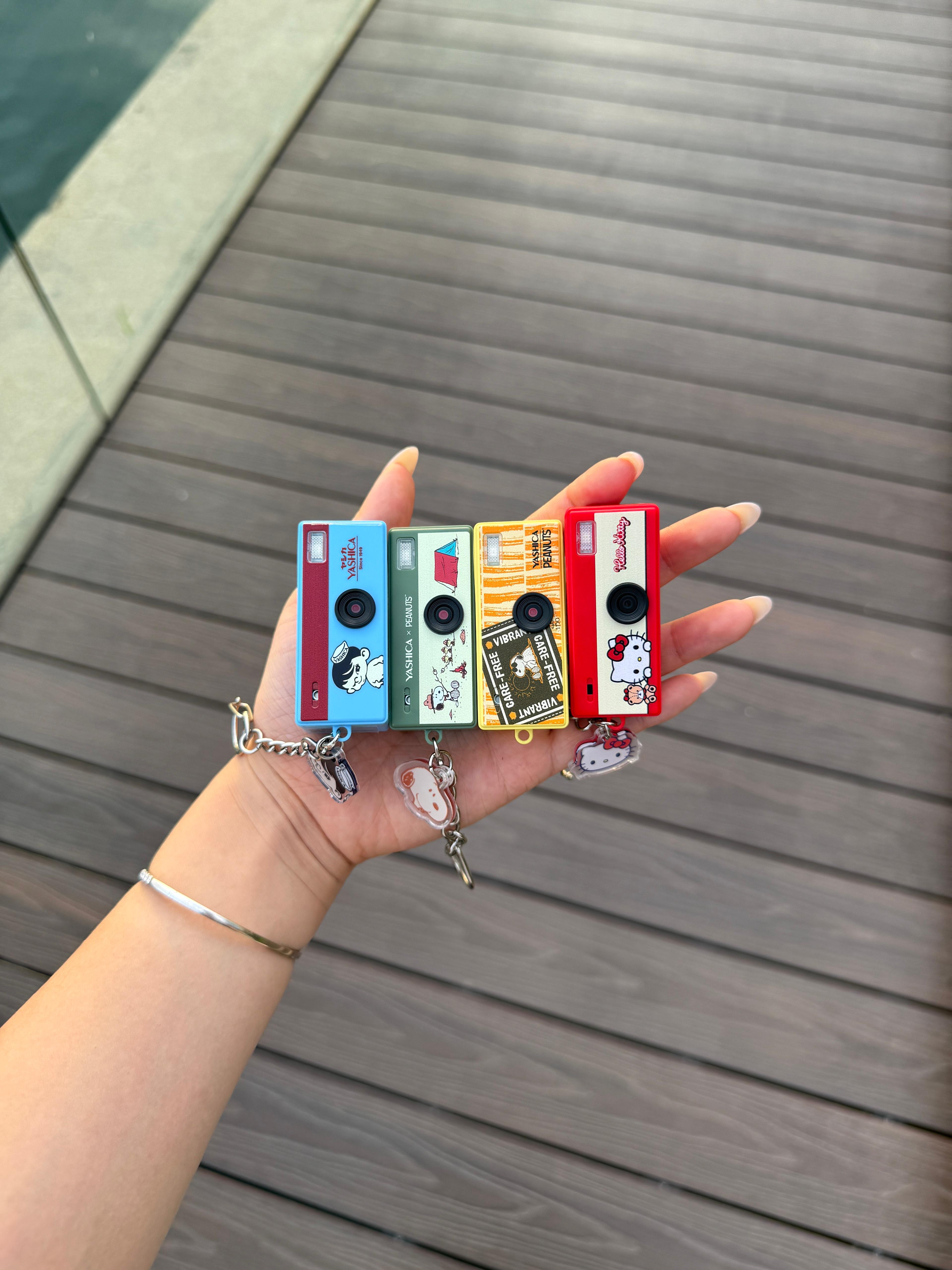 YASHICA x Peanuts Funtastic Keychain Camera (Sweet Dreams)