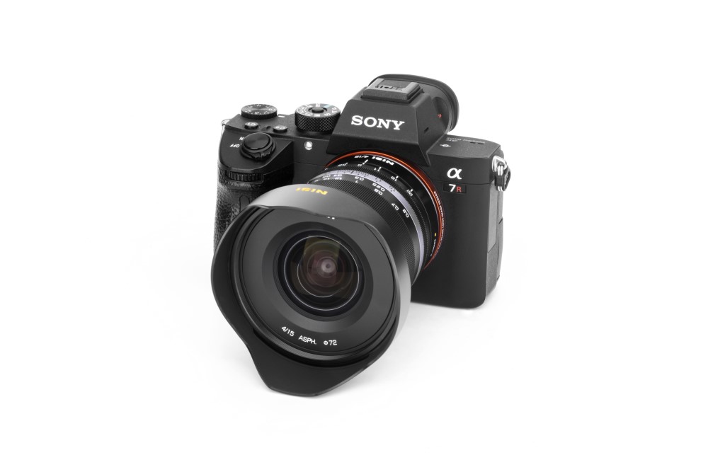15mm F/4 ASPH Super-Weitwinkelobjektiv - Sony E-Mount
