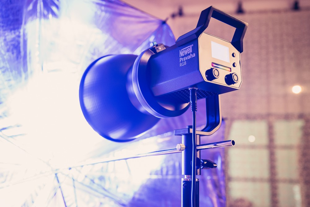 LED Leuchte RGB Pravaha