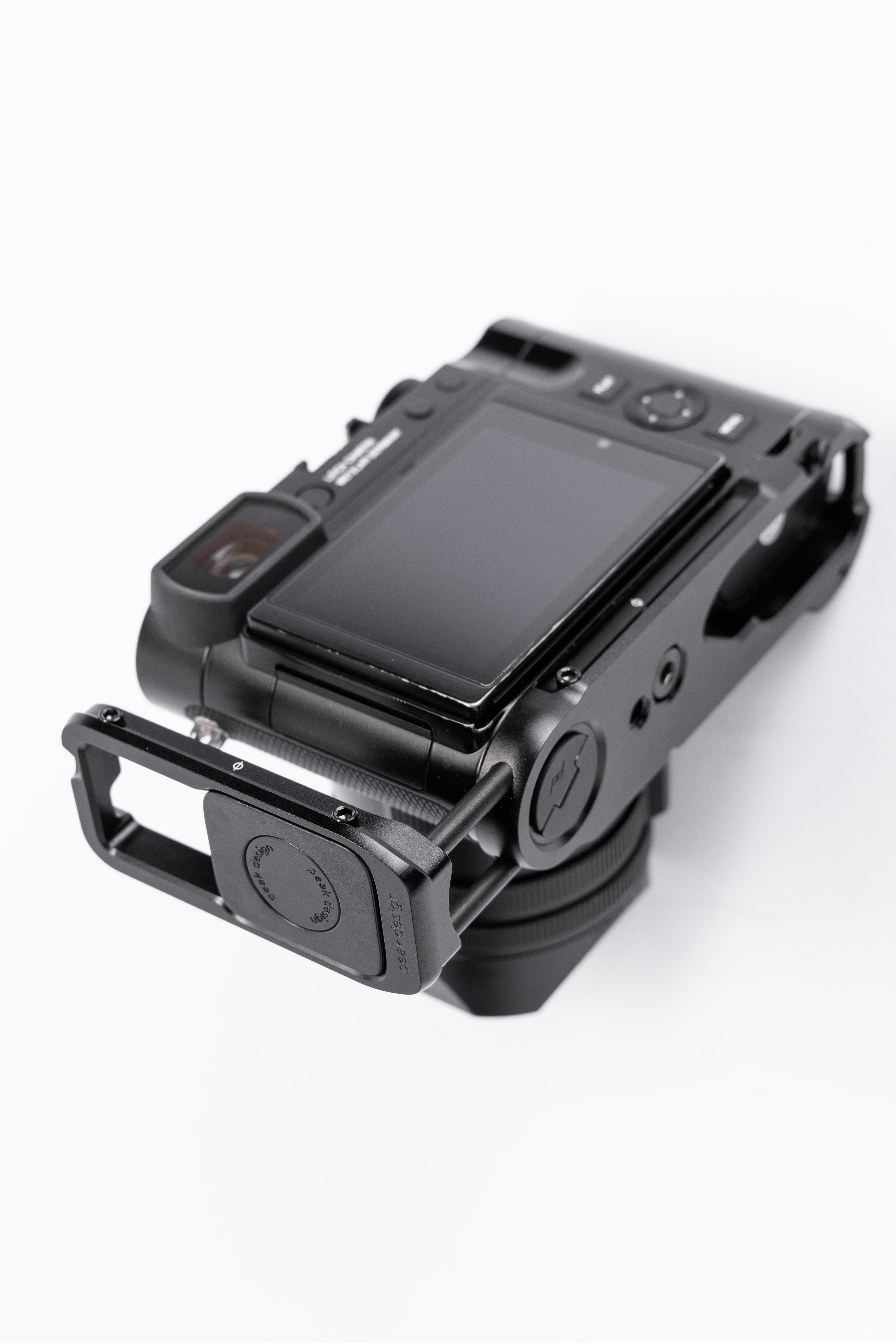 Field Bracket with Grip - Leica Q3