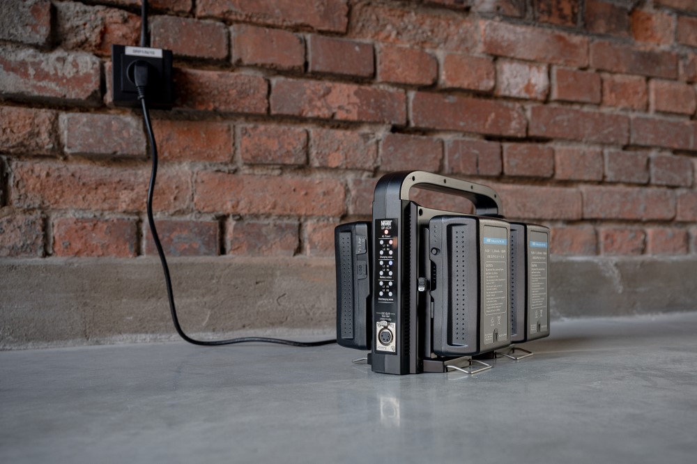 Vierkanal-Ladegerät BP-4CH für V-Mount Akkus